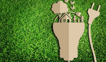 energie-sparen-haus-hausbau-geld-foerderung-23 Pappfigur auf Rasen